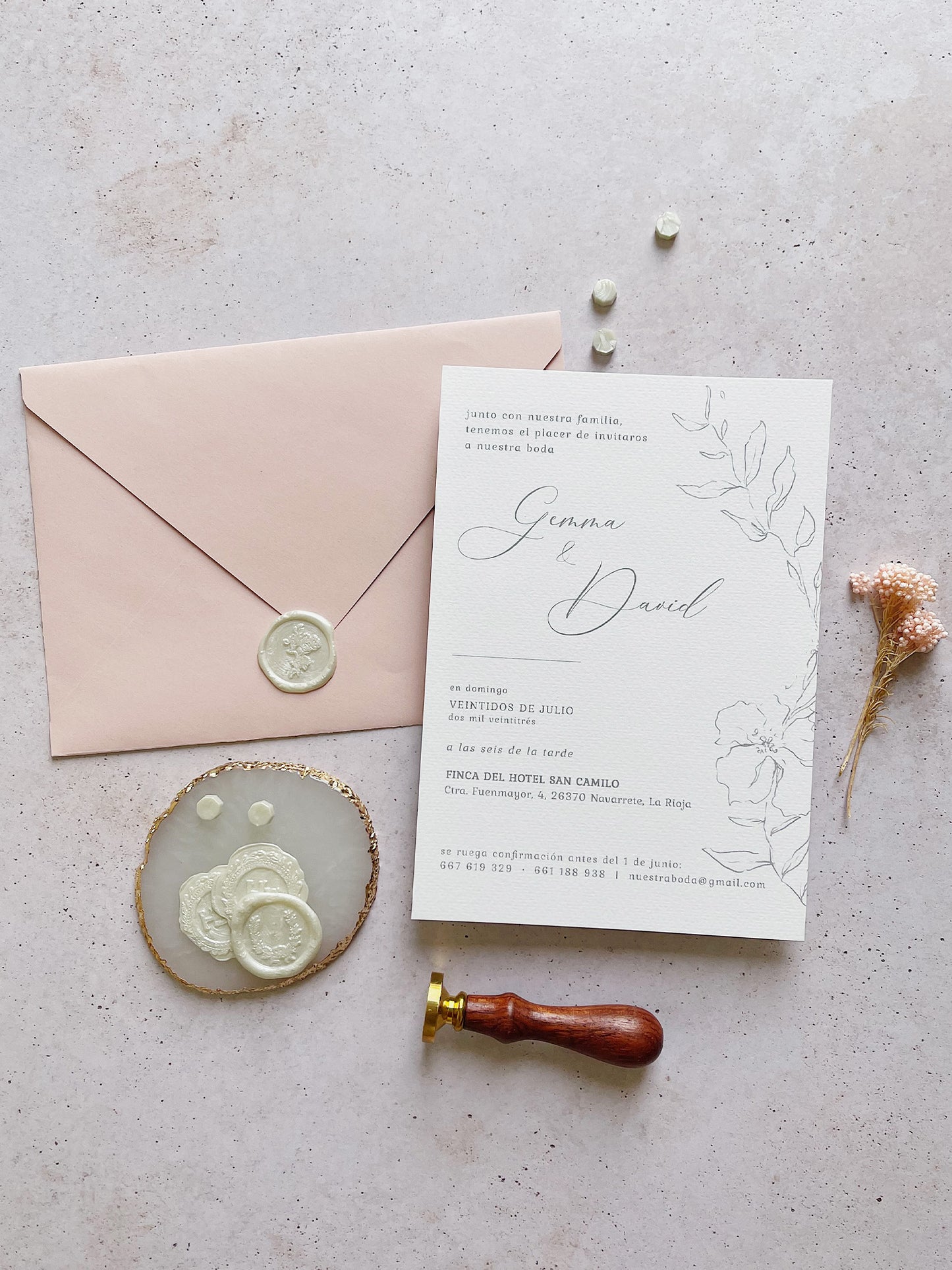 Invitación de Boda Elegante con flores dibujadas