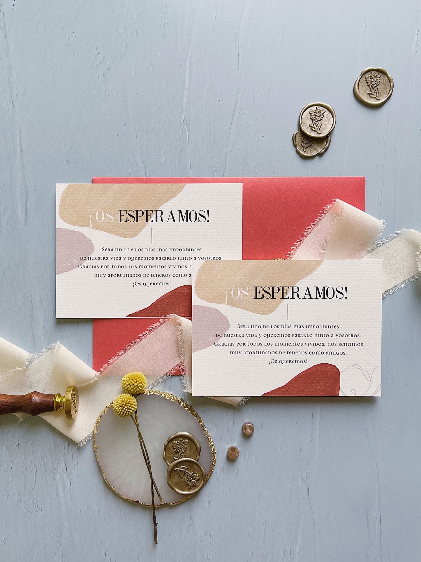 tarjeta de invitacion de tonos crema